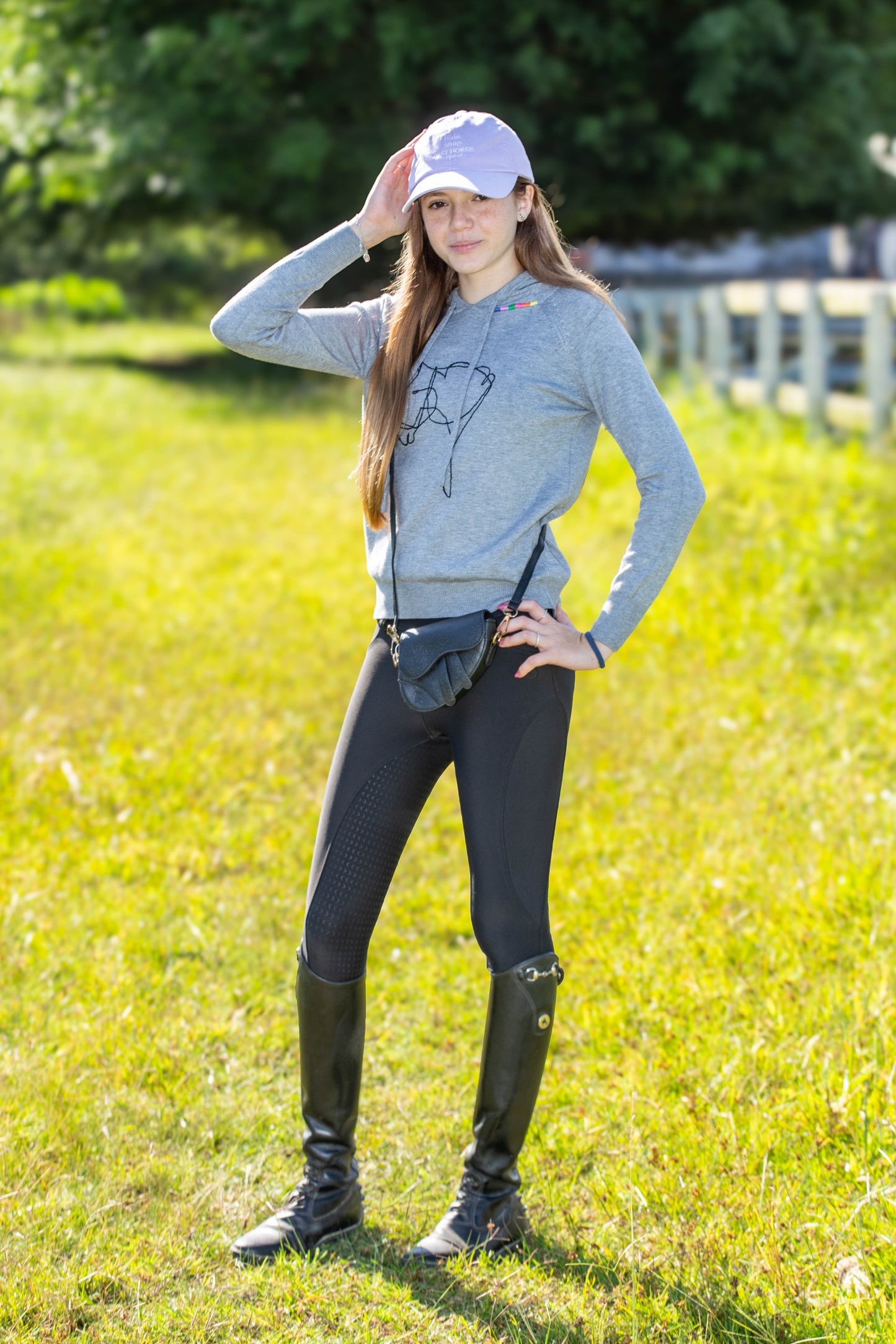 Pullover capuz cavalo desenho a mao