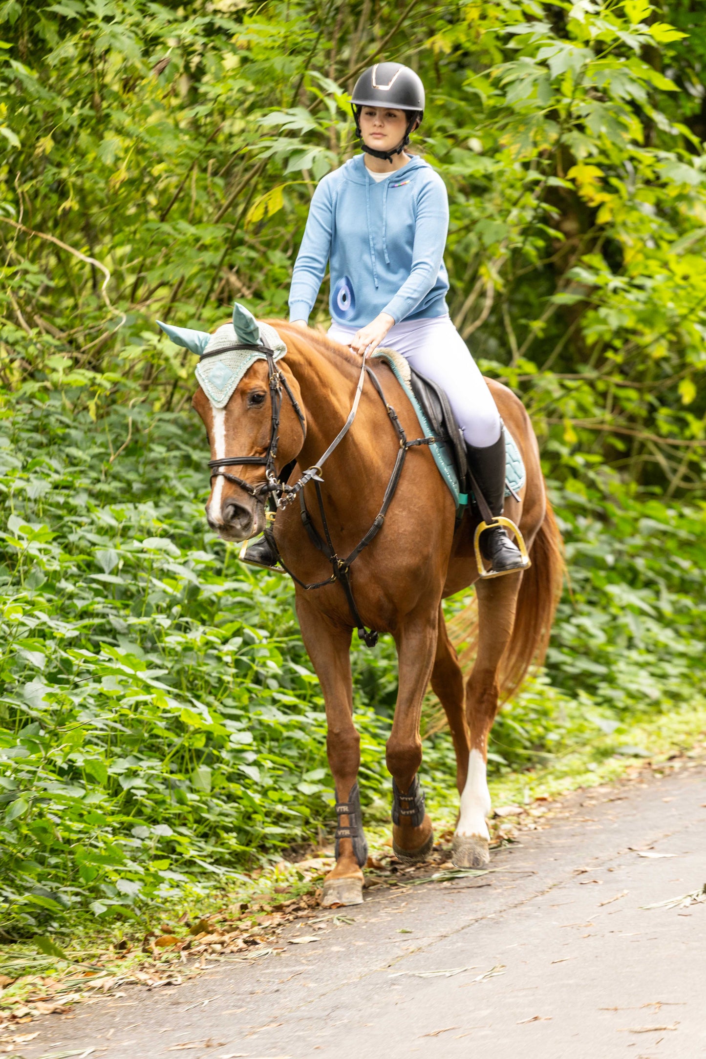 Pullover com capuz olho grego