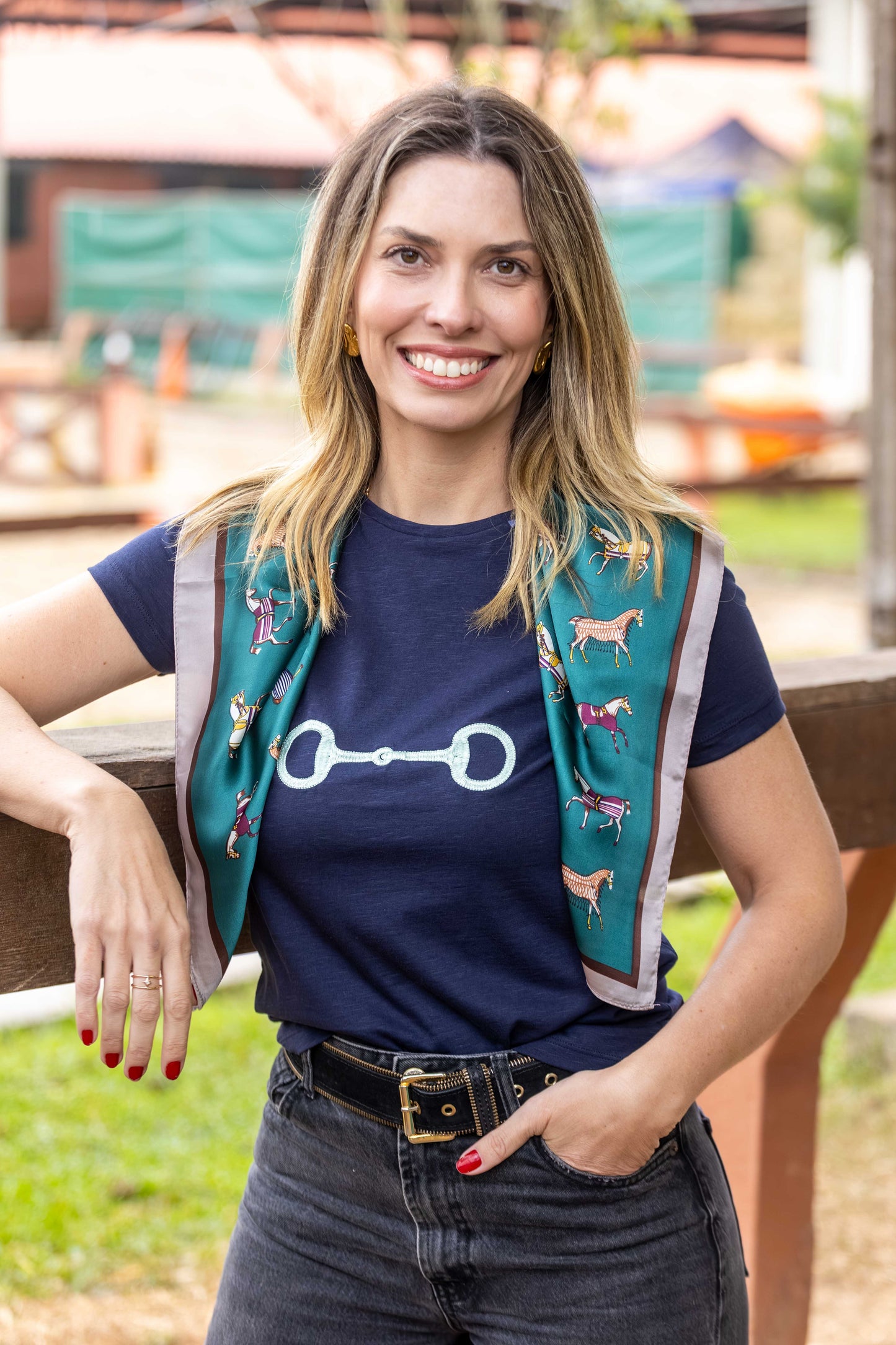 Camiseta bridão bordado