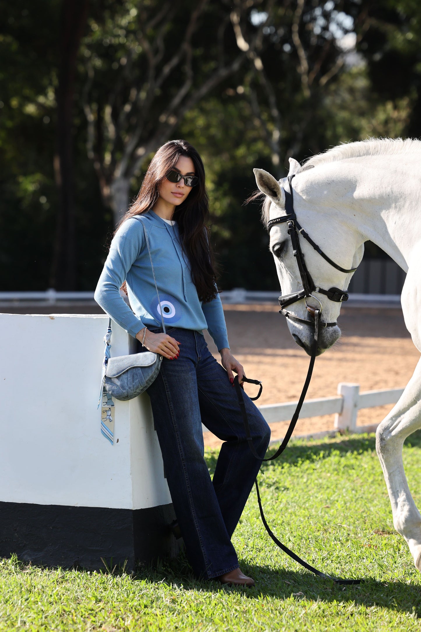 Pullover com capuz olho grego