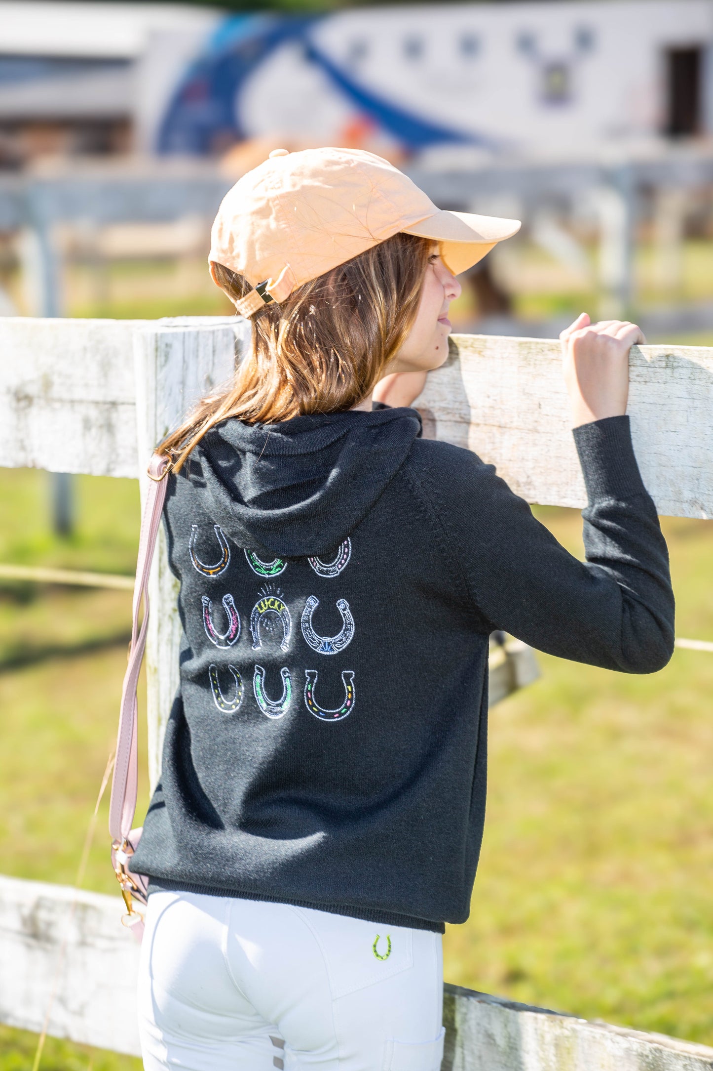 Pullover com capuz lucky ferradura