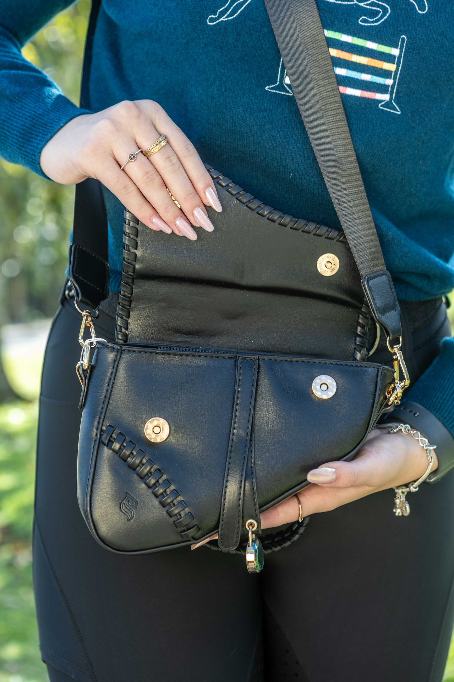 Bolsa Sela M com Debrum - Preta