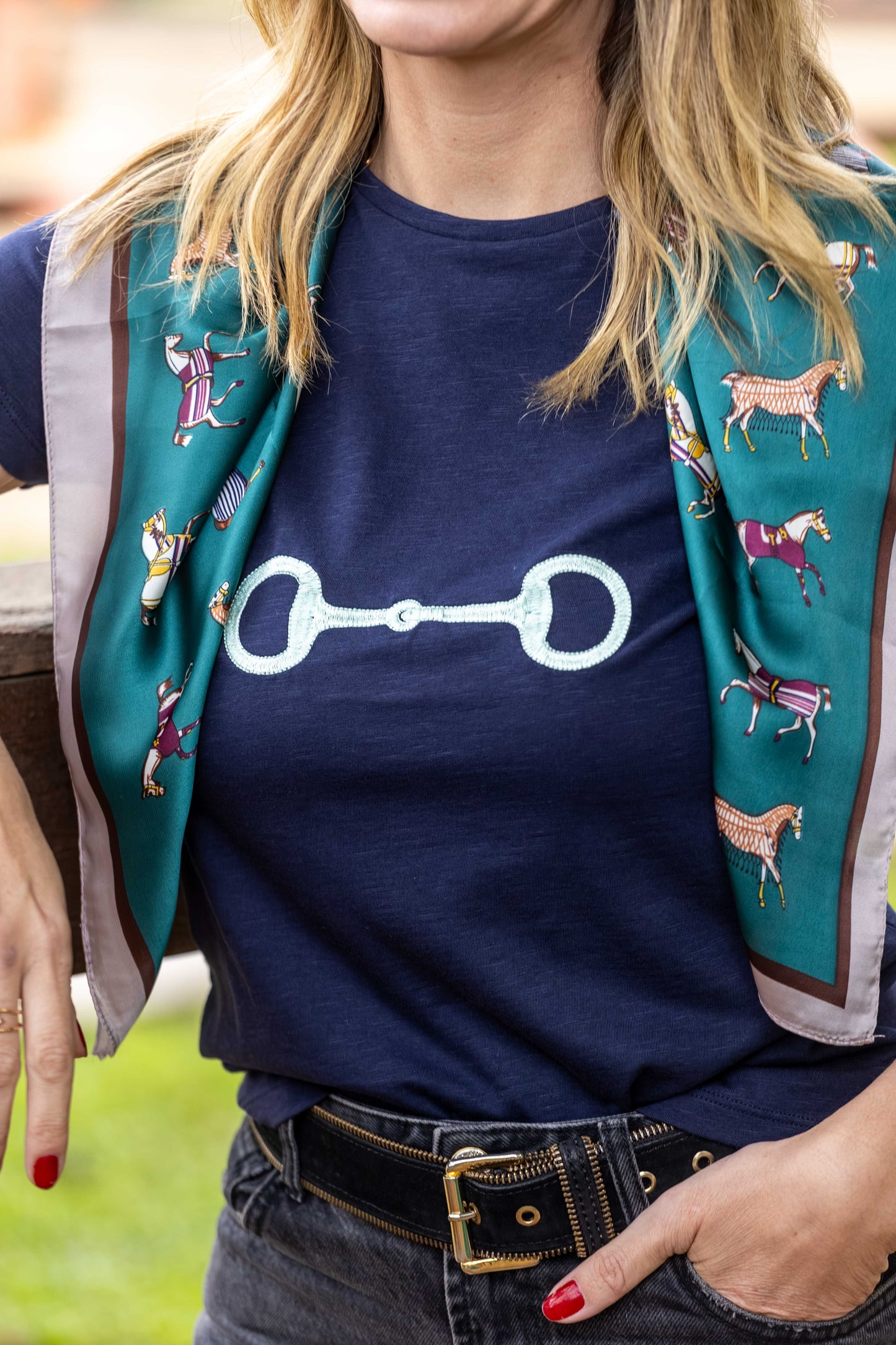 Camiseta bridão bordado