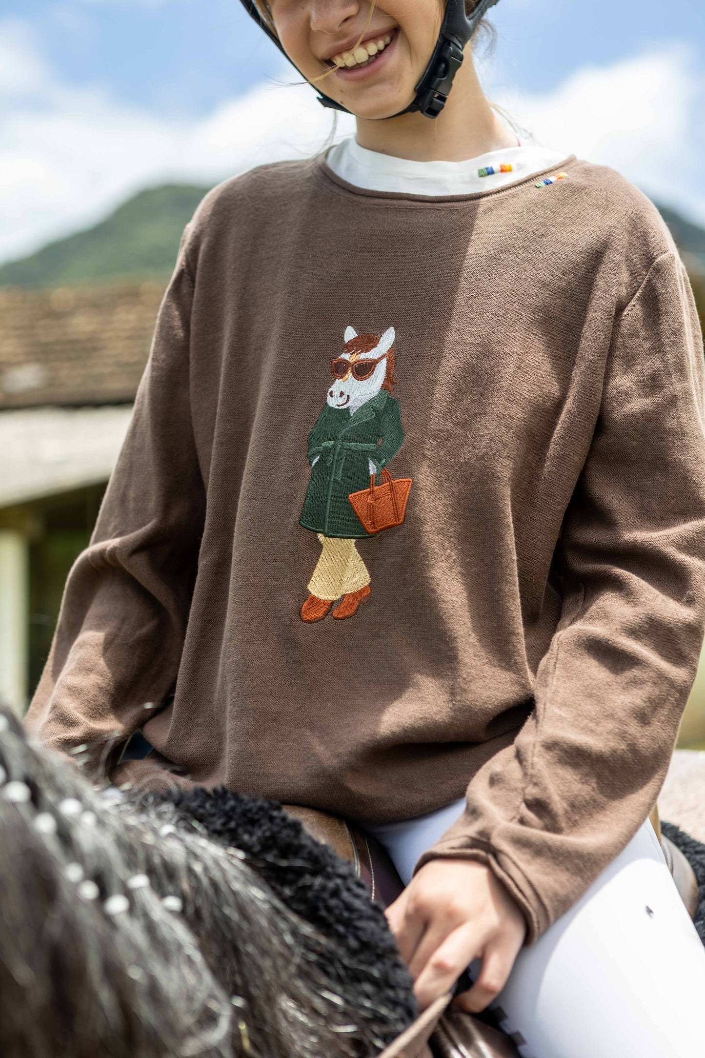 Sueter Polo Horse Chic by Dani Miro - Marrom